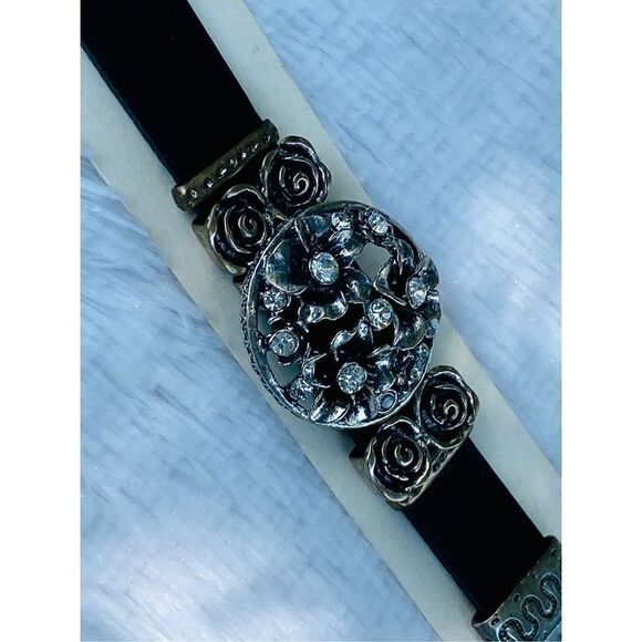 NWT Sarah’s Black Leather Floral Silver Bling Adjustable Bracelet - Picture 8 of 10